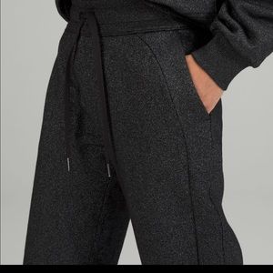 Scuba High-Rise Jogger
*Sparkle